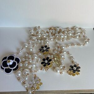 Elegant Floral Pearl Necklace